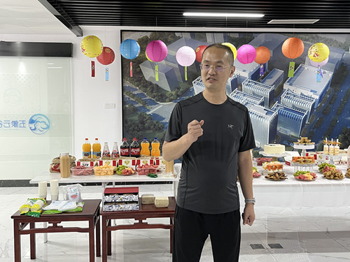 五象云谷总经理董维军代表公司向全体员工表达节日问候_副本.jpg